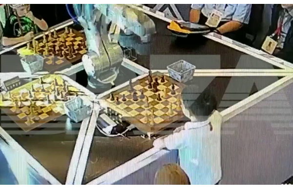 சதுரங்க விளையாட்டில் உடைந்த 7 வயது சிறுவனின் விறல் | A Broken 7 Year Old Boy In A Chess Game