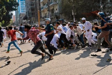 வங்கதேசத்தில் வெடித்த மதக் கலவரம் - 4 பேர் பலியான சோகம்