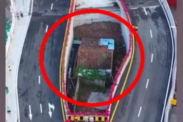 10 வருடமாக சாலை கட்ட வீட்டை கொடுக்காத பெண்... இறுதியில் என்ன நடந்தது தெரியுமா?