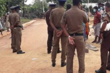 யாழ்ப்பாண வீதியில் பெண் கிராம அலுவலருக்கு நேர்ந்த அதிர்ச்சி சம்பவம்!