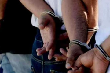 தேவேந்திர முனையில் திருட்டு ; புலனாய்வு அதிகாரி உள்ளிட்ட ஐவர் கைது