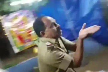 குடித்துவிட்டு மாரியம்மா பாடலுக்கு குத்தாட்டம் போட்ட எஸ்ஐ - வைரல் வீடியோ!