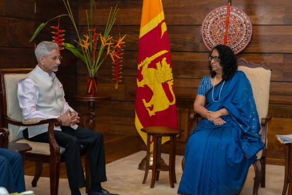 ඉන්දීය විදේශ ඇමති සහ අග්‍රාමාත්‍යවරිය අතර හමුවක් | Indian Fm Meets Pm At Temple Trees