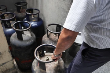 සියල්ල උඩු යටිකුරු වෙයි - යුධ ගිනි මැද ගෑස් අපනයනය සම්පූර්ණයෙන්ම නවත්වයි