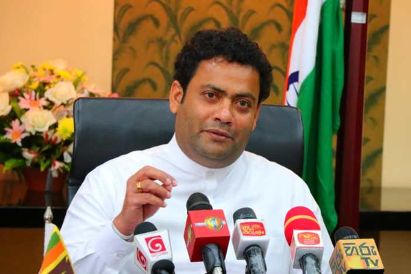 அரசாங்கத்தில் இருந்துகொண்டு அரசாங்கத்தையே விமர்சிப்போரை உடனடியாக நீக்க வேண்டும்! - ஐபிசி தமிழ்