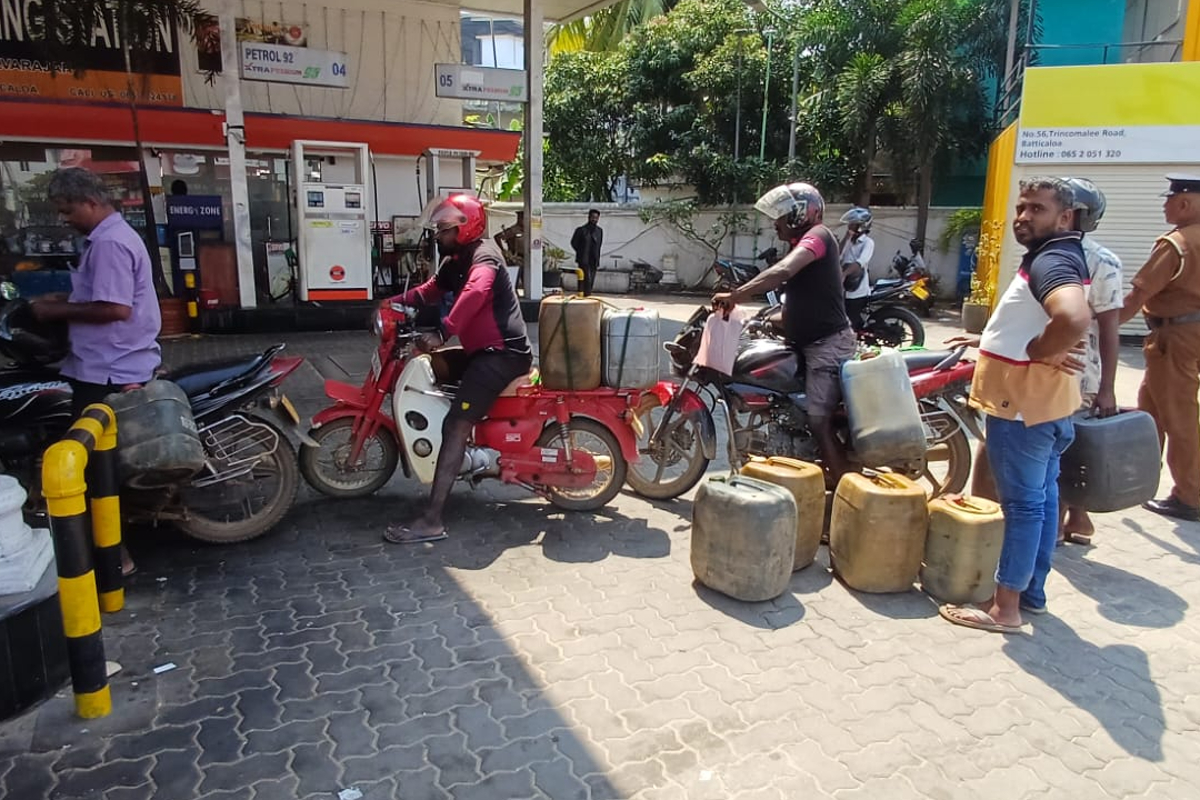 மட்டக்களப்பு மாவட்டத்தில் செயற்கையான எரிபொருள் தட்டுப்பாடு! | Artificial Fuel Shortage