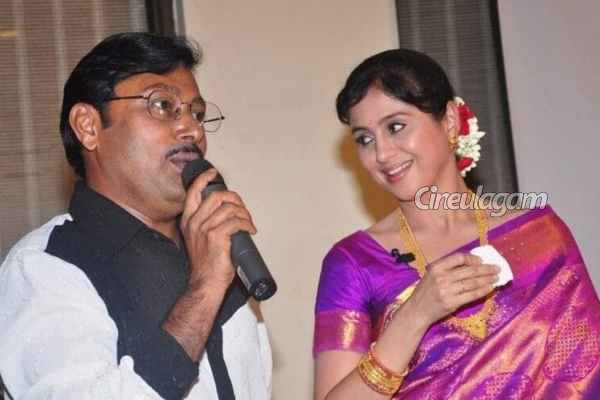 உடுக்க துணி இல்லாமல் கையை வீசிக்கொண்டு தேவயானி வந்தார்.. கணவர் ராஜகுமாரன் ஓபன் டாக்! | Devayani Husband Open Talk About Her உடுக்க துணி இல்லாமல் கையை வீசிக்கொண்டு தேவயானி வந்தார்.. கணவர் ராஜகுமாரன் ஓபன் டாக்! | Devayani Husband Open Talk About Her