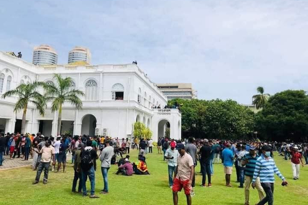 ராஜபக்சகளின் உள்ளாடைகளை கைப்பற்றிய போராட்டகாரர்கள்! | Protesters Seized Rajapaksa S Underwear