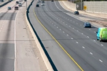 கனடாவில் மெதுவாக வாகனம் செலுத்தியதாக சாரதி மீது குற்றச்சாட்டு