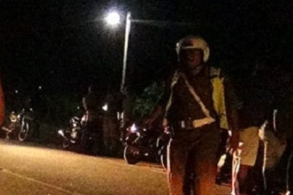 பேஸ்புக் களியாட்டம்.. அதிகாலையில் அதிரடியாக கைது செய்யப்பட்ட 26 பேர் | Facebook Party 26 Arrested பேஸ்புக் களியாட்டம்.. அதிகாலையில் அதிரடியாக கைது செய்யப்பட்ட 26 பேர் | Facebook Party 26 Arrested