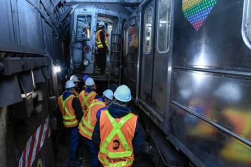 அமெரிக்காவில் நேருக்கு நேர் மோதிய ரயில்கள்: பயணிகளுக்கு நேர்ந்த நிலை?