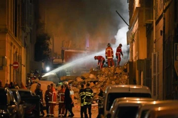 பிரான்ஸில் நள்ளிரவு நடந்த பயங்கர சம்பவம்: தீவிர முயற்சியில் மீட்பு பணியினர்!