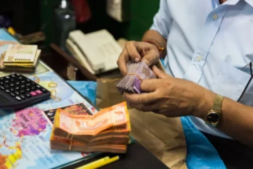 18 கோடியை ஏப்பம் விட்ட அரசாங்க வங்கி அதிகாரி !