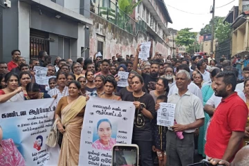 கொழும்பில் உயிரிழந்த மாணவிக்கு நீதிகோரி கொட்டும் மழையில் மாபெரும் போராட்டம்