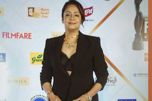 விருதுவிழாவுக்கு நடிகை ஜோதிகா அப்படி டிரெஸ் போட்டால் என்ன!! வெளுத்து வாங்கிய பிரபலம்.. | Cheyyaru Balu About Jyothika Dress Criticism விருதுவிழாவுக்கு நடிகை ஜோதிகா அப்படி டிரெஸ் போட்டால் என்ன!! வெளுத்து வாங்கிய பிரபலம்.. | Cheyyaru Balu About Jyothika Dress Criticism