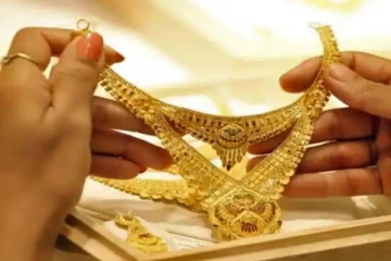 இன்றைய தங்கம் விலை! வாரத்தின் முதல்நாளே அதிர்ச்சி கொடுத்த தங்கம்: தயக்கத்தில் மக்கள்