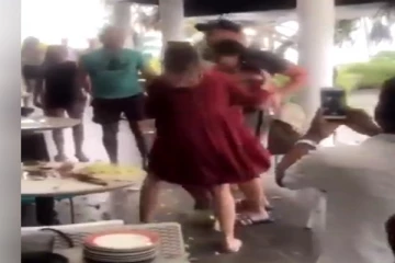 உக்ரைன் பயணிகள் இலங்கையில் கடும் மோதல்! வெளியானது காணொளி