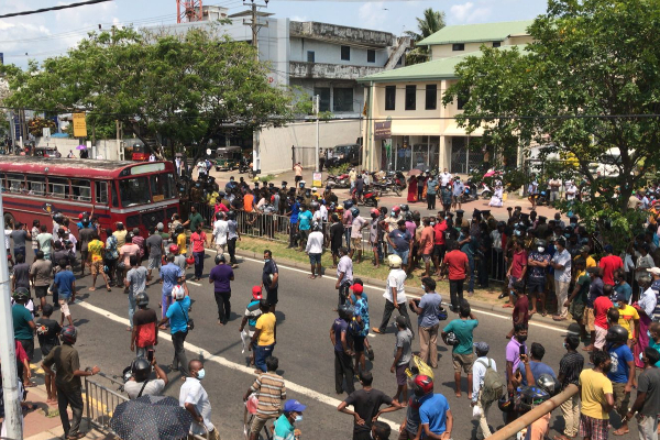 காலி – மாத்தறை பிரதான வீதியில் போக்குவரத்துத் தடை! - ஐபிசி தமிழ்