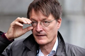 பிரித்தானியாவின் கொரோனா உத்தி இதற்கு சமமானது! கடுமையாக விமர்சித்த ஜேர்மன் அமைச்சர்