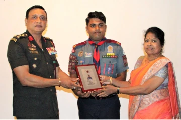 பாக்கு நீரினையை நீந்திக் கடந்த மாணவனுக்கு கௌரவிப்பு (Photos)