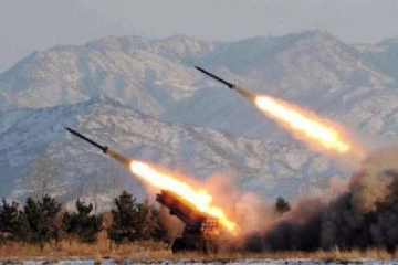 தென்கொரியா எல்லையில்  பீரங்கி குண்டுகளை வீசி வடகொரியா சோதனை