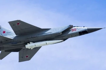 போருக்காக ஒலியை விட 5 மடங்கு வேகத்தில் செல்லக்கூடிய ஏவுகணையை கையில் எடுத்த ரஷ்யா!