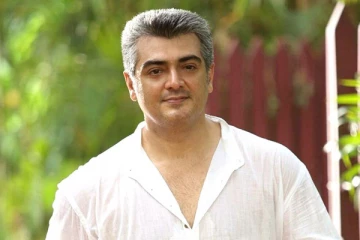 பைக் மேல் செம ஸ்டைலாக கால்மேல் கால் போட்டு அமர்ந்திருக்கும் தல அஜித் - இதுவரை நீங்கள் பார்த்திருக்க மாட்டிங்க