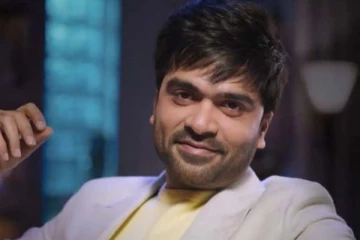 கொளுத்தும் வெயிலில் வேர்வை சொட்ட நிற்கும் சிம்பு! உடல் எடையை குறைத்ததால் அதிர்ச்சி