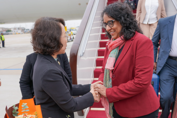 சீனாவை சென்றடைந்த பிரதமர் ஹரிணி அமரசூரிய | Prime Minister Harini Arrives In China
