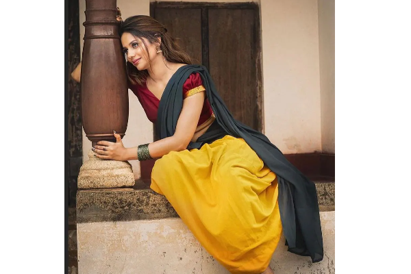 பாவாடை தாவணியில் பட்டாம்பூச்சியாய் மாறிய ஐஸ்வர்யா தத்தா! கிரங்கி போன ரசிகர்கள்... தீயாய் பரவும் புகைப்படம் | Biggboss Fame Aishwarya Dutta Traditional