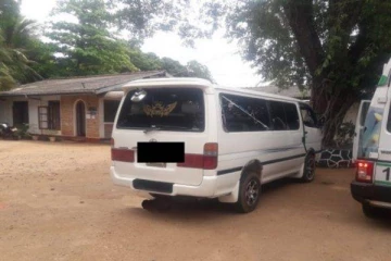 வவுனியாவில் குடும்பஸ்தர் ஒருவரை வானில் கடத்த மேற்கொண்ட முயற்சி! பொலிஸார் அதிரடி