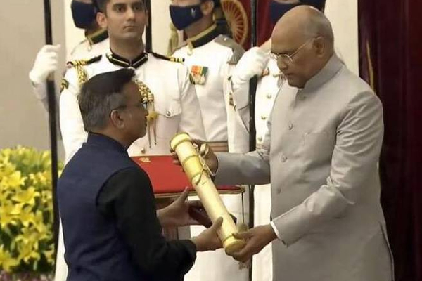 புகழ்பெற்ற பின்னணி பாடகர் எஸ்.பி.பிக்கு பத்ம விபூஷண் விருது! | Padma Vibhushan Award Playback Singer Sbp