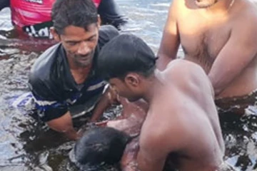 දිය රකුසාට අකාලයේ දිවි දන් දුන් තරුණ ජිවිත දෙකේ ඛේදවාචකය.. (PHOTOS)