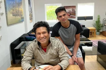 சச்சின் மகன் அர்ஜுன் நிச்சயம் செய்த சானியா சந்தோக் சொத்து மதிப்பு.. அடேங்கப்பா!