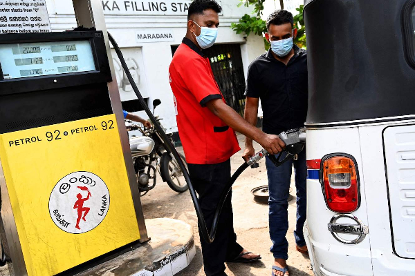 முகக் கவசம் இல்லாதவர்களுக்கு எரிபொருள் கிடையாது! | No Fuel For Those Without Face Mask