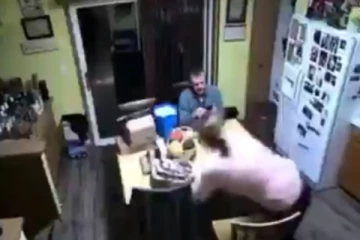 ஆபத்தில் மனைவி... மொபைலில் மூழ்கிய கணவன்! சிசிடிவியில் சிக்கிய அதிர்ச்சி காட்சி