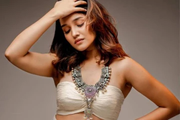 நயன்தாராவுக்கே டஃப் கொடுக்கும் கிளாமர் லுக்!! 18 வயதான அஜித் ரீல் மகள் வெளியிட்ட புகைப்படம்..