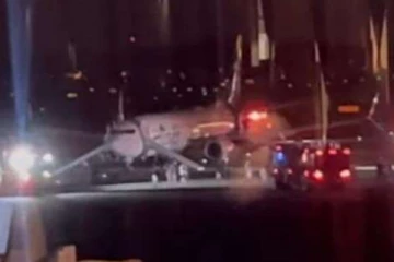 நடுவானில் பறந்த விமானம்! திடீரென வெடித்து சிதறிய ஸ்மார்ட் போன்...அதன் பின் நடந்த சம்பவம்