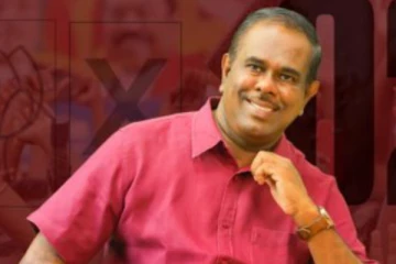 විරෝධතාකරුවන්ට මැදි වූ පාර්ලිමේන්තු මන්ත්‍රී අමරකීර්ති අතුකෝරාළ ජීවිතක්ෂයට..!