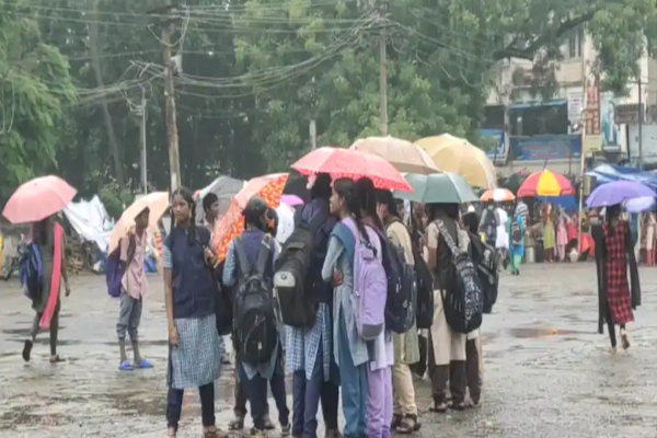 புயல் எதிரொலி: புதுச்சேரி, காரைக்காலில் பள்ளி கல்லூரிகளுக்கு விடுமுறை! | Heavy Rain Alert Puducherry School College Leave