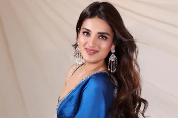 நடிகை நிதி அகர்வால் சேலையில் லேட்டஸ்ட் போட்டோஷூட்