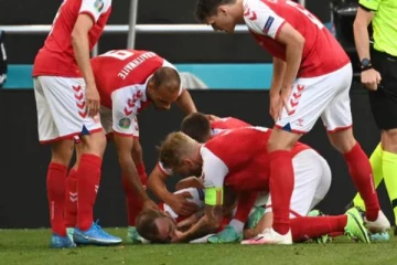 மைதானத்தில் மாரடைப்பு ஏற்பட்டு சரிந்த கால்பந்து வீரர் எப்படி இருக்கிறார்! அவரே வெளியிட்ட புகைப்படம்