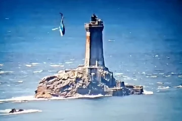 திடீரென தலைகுப்புற பாய்ந்த ஹெலிகொப்டர்... பிரான்சில் ஒரு திகில் சம்பவம்