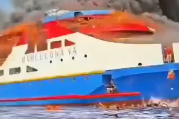 இந்தோனேசியாவில் பயணிகள் கப்பலில் தீப்பரவல் ; மூவர் பலி | Fire Breaks Out Passengership Indonesia Three Dead
