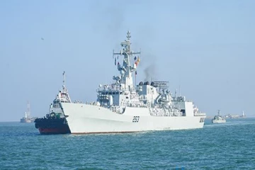 මෙන්න වැඩක් පාකිස්ථානු යුද නැව් දෙකක් කොළඹ වරායට ඇවිත්