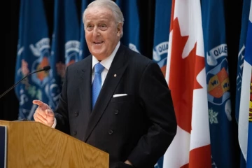 ஈழத்தமிழர்கள் எழுந்து நின்று மரியாதை செலுத்த வேண்டிய நபர் பிரைன் மல்ரோனி !