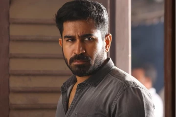 இசையமைப்பாளர் விஜய் ஆண்டனி வாங்கிய முதல் சம்பளம் எவ்வளவு தெரியுமா? கேட்டா ஷாக் ஆகிடுவீங்க..