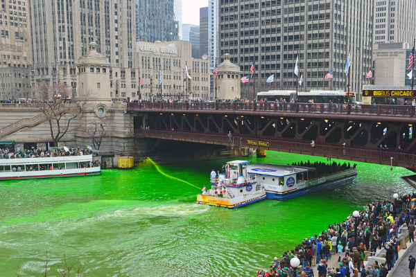 பிரபல வெளிநாடொன்றில் பச்சை நிறமாக ஜொலிக்கும் நதி! | Chicago United State Green Color St Patricks River