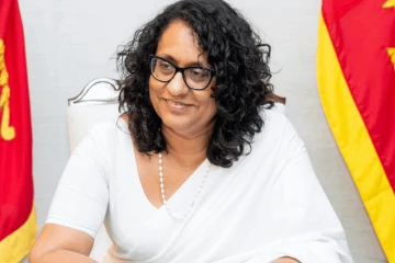 "රට නව බලාපොරොත්තු සහිත ගමන් මඟකට පිවිස සාරධර්ම සොයයි" - අග්‍රාමාත්‍ය හරිනි