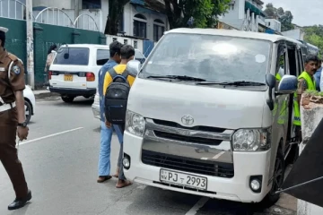 வீட்டு காவலாளியை கொன்று திருடப்பட்ட வேன் ; கைவிடப்பட்ட நிலையில் மீட்பு